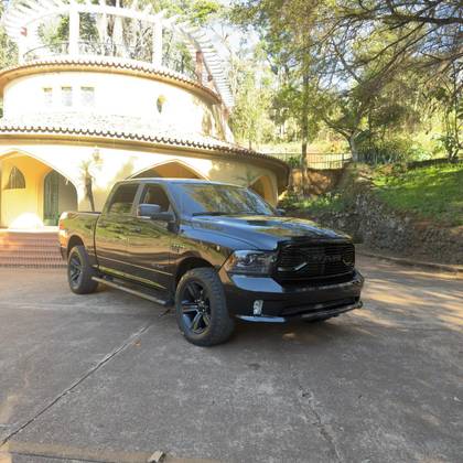 RAM CLASSIC 5.7 V8 GASOLINA LARAMIE NIGHT EDITION CD 4X4 AUTOMÁTICO RAM CLASSIC 5.7 V8 GASOLINA LARAMIE NIGHT EDITION CD 4X4 AUTOMÁTICO